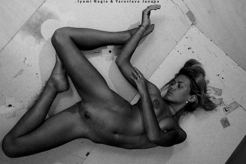 Красивые порноактрисы на съемках