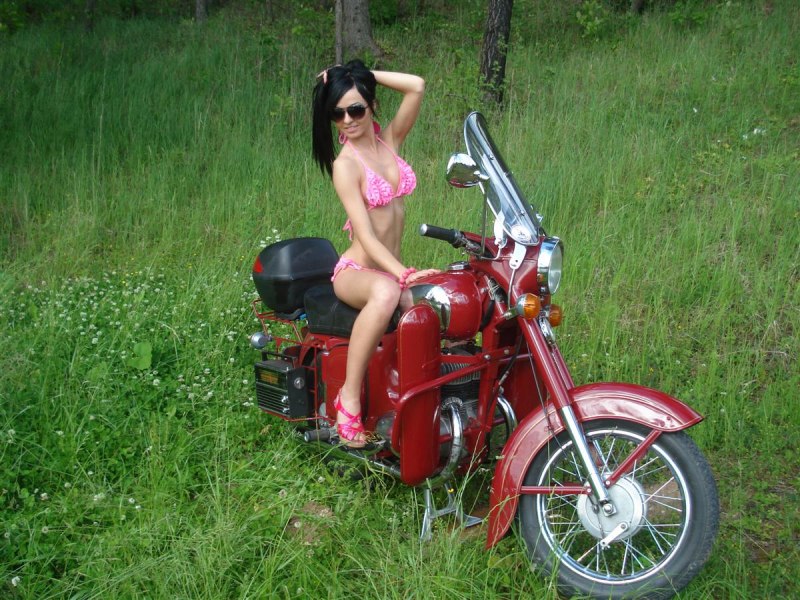 Красивые девушки на мотоциклах Ява.