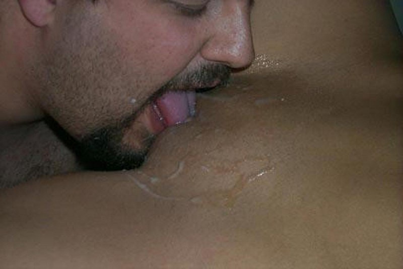 Красивым девушкам кончают в рот