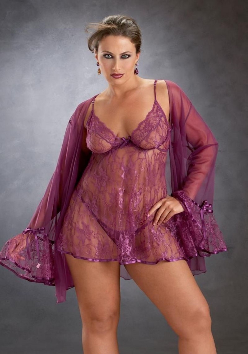 Дамы в прозрачном пеньюаре