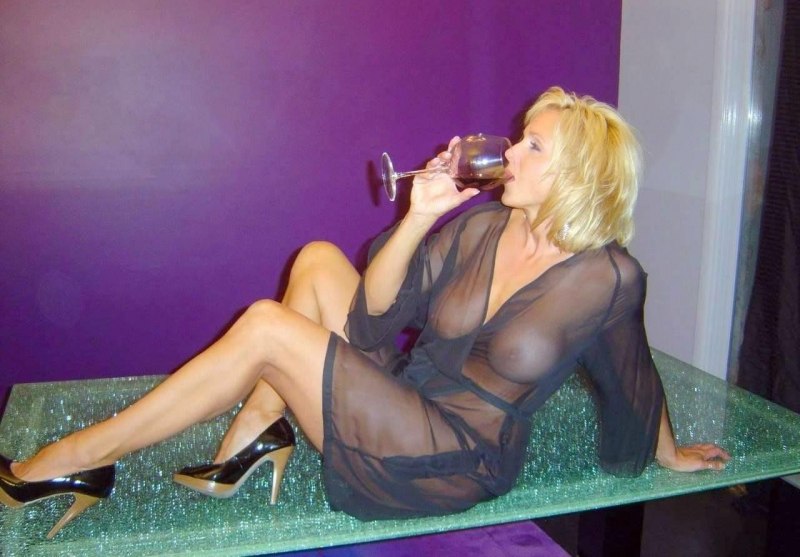 Голые пожилые женщины в чулках