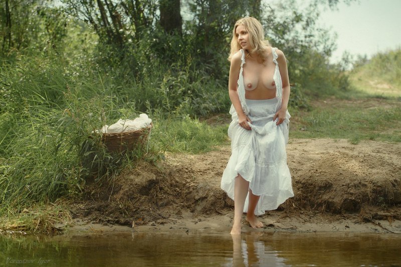 Красивые женщины ню на природе