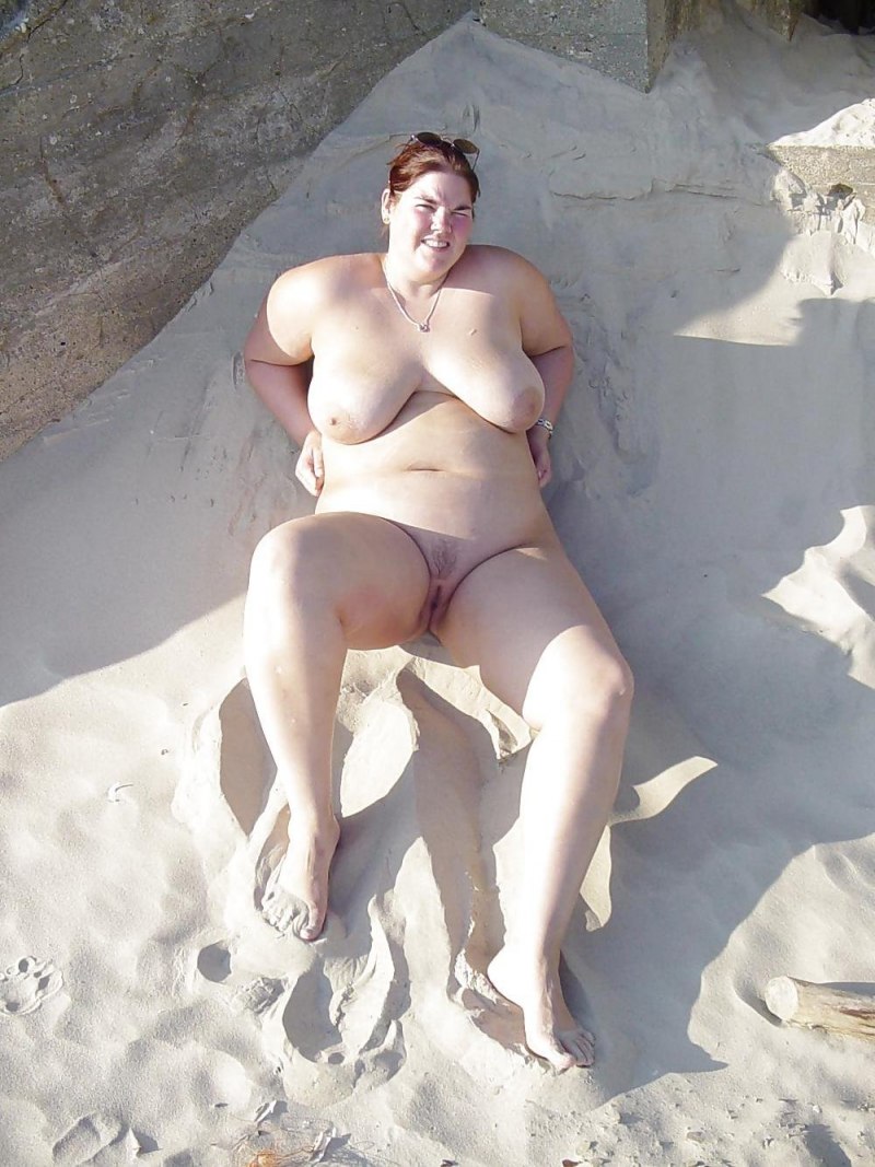 Голые зрелые толстушки на пляже