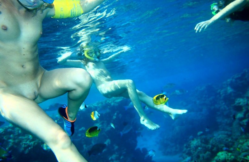 Под водой без трусиков