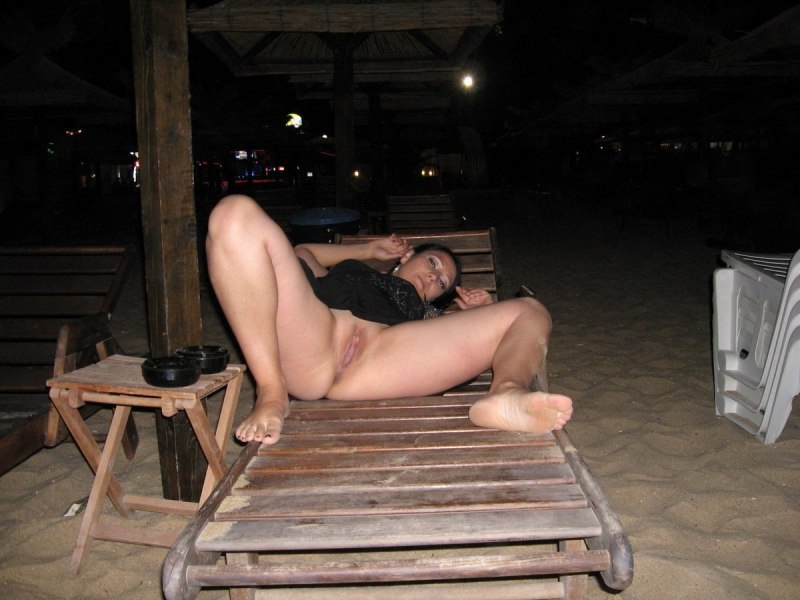 Очень много голых попок