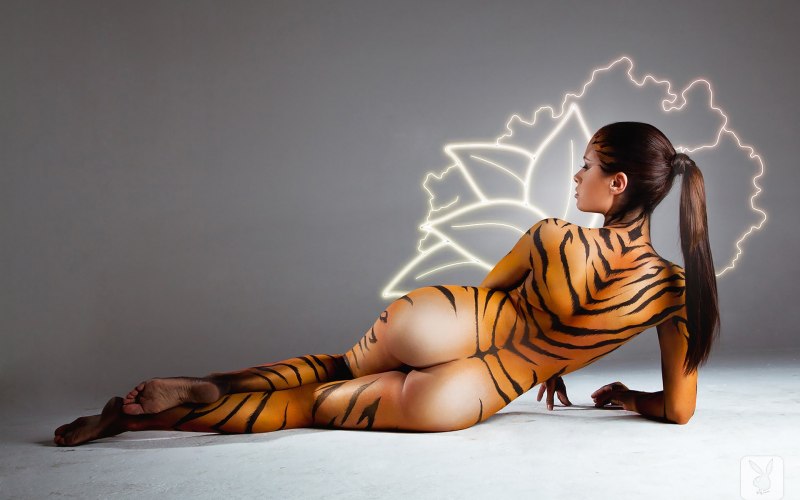 Голые женщины разрисованные красками