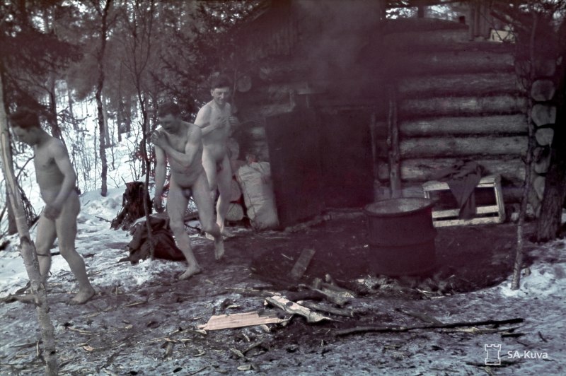 Голые в общественной бане