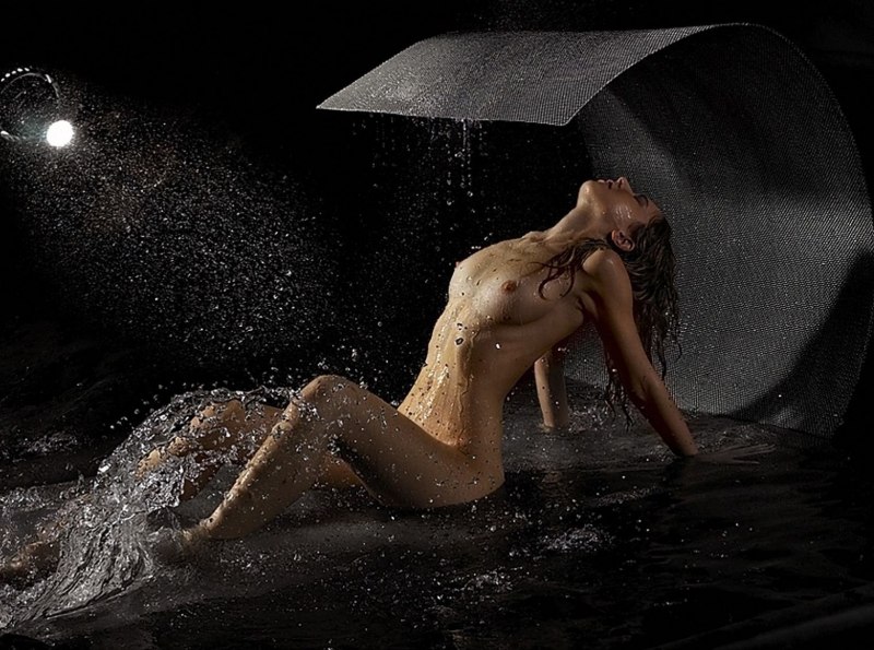 Фотосессия под дождем ню