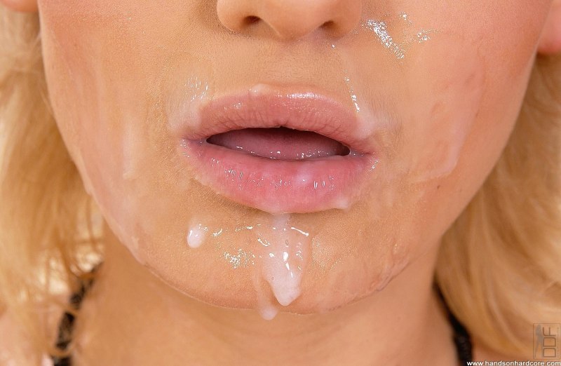 Красивым женщинам кончают на губы