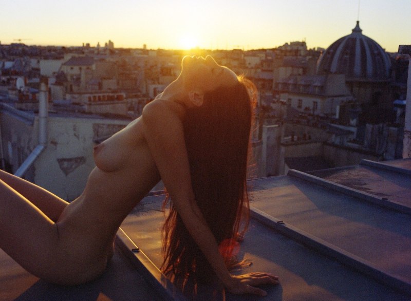 Разделась на крыше частное