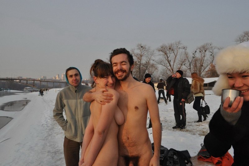 Крещение в проруби голышом