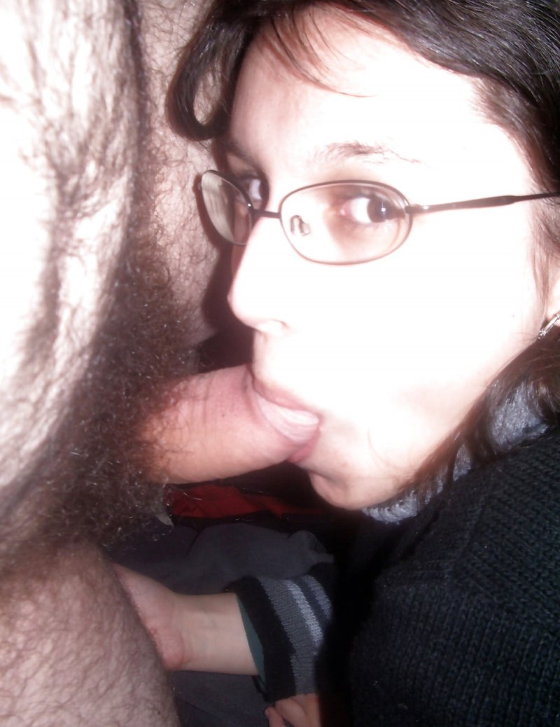Волосатая женщина в очках частное