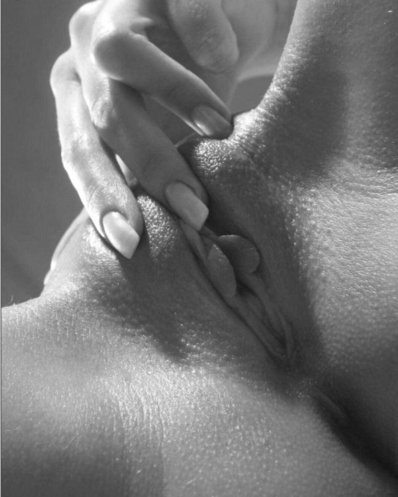 Голые женщины вид снизу