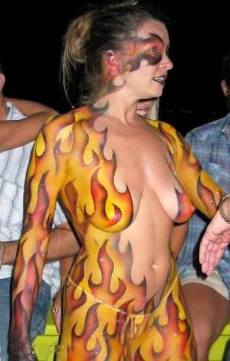 Нудистский праздник боди арт