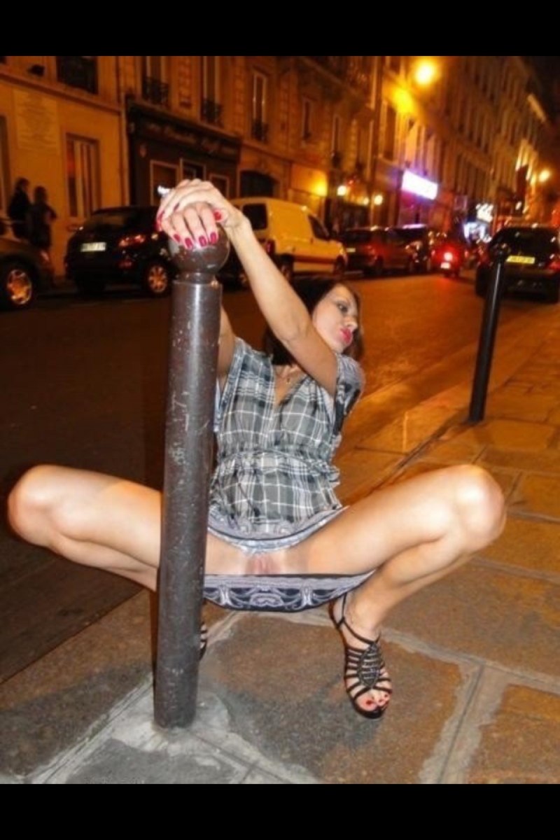 Пьяные голые девки без трусов