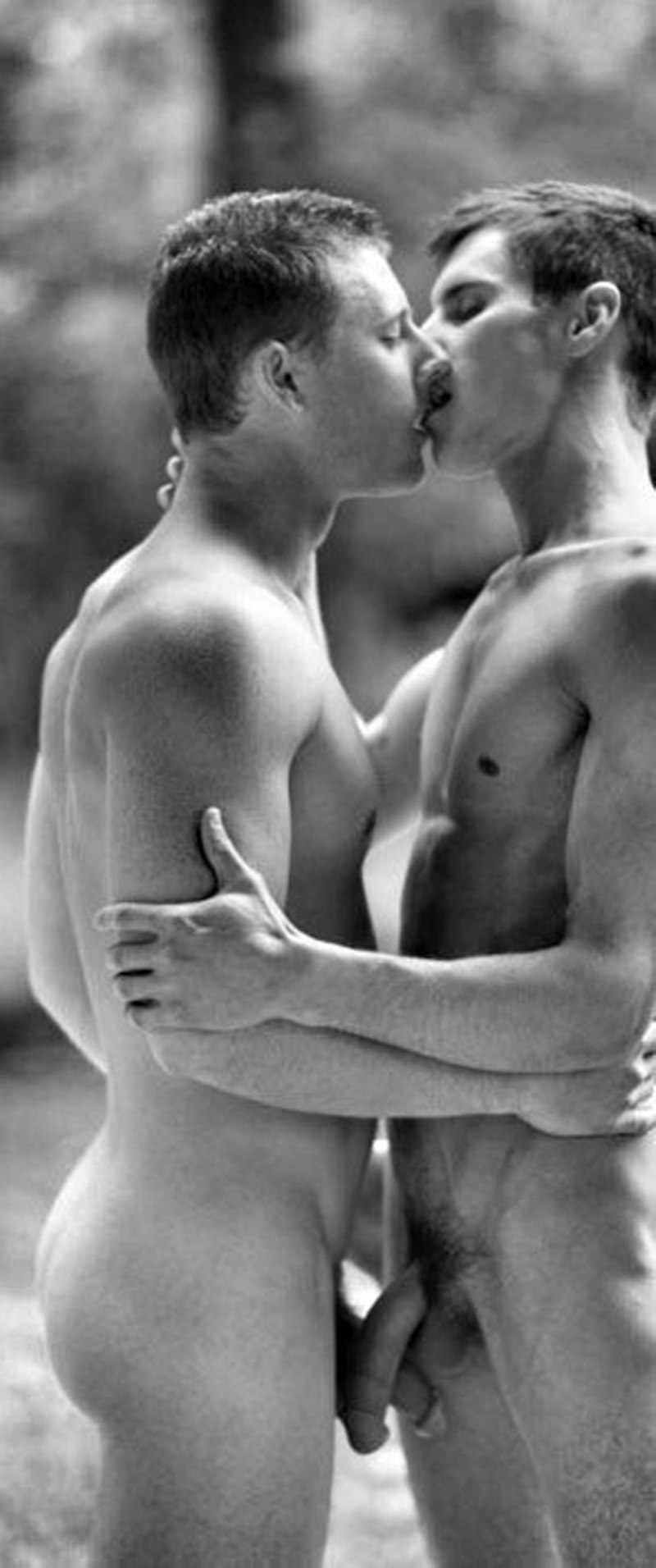 Голые женщины и мужчины поцелуи