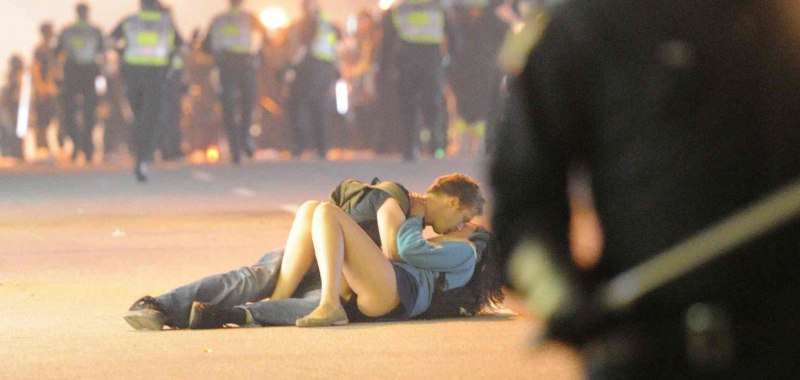 Человек лежит без сознания