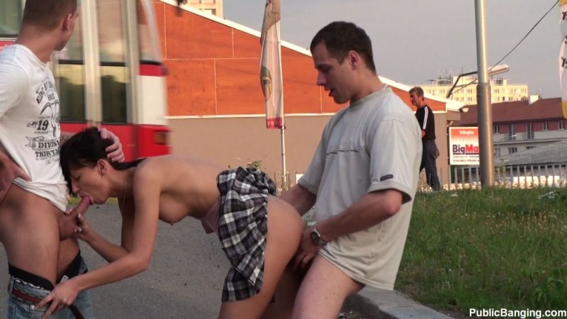 Девушка отсосала в автобусе