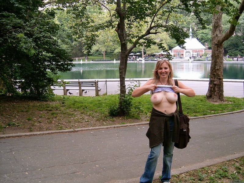 Эксгибиционистки любители