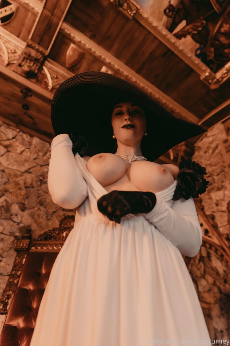 Леди Димитреску Эротический косплей