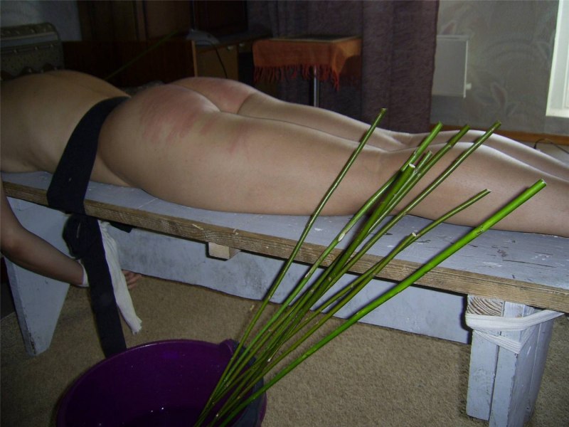 Порка девушек розгами на лавке