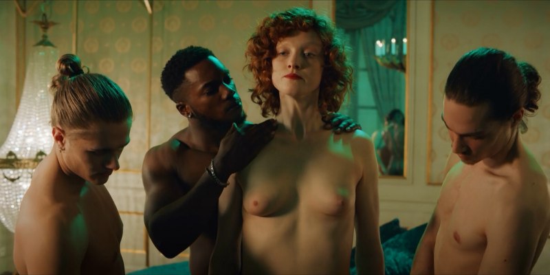 Жюли Лебретон эро сцена